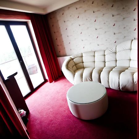 Hotel Rodan كورنيك المظهر الخارجي الصورة