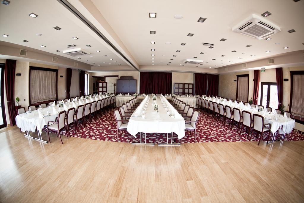 Hotel Rodan كورنيك المظهر الخارجي الصورة