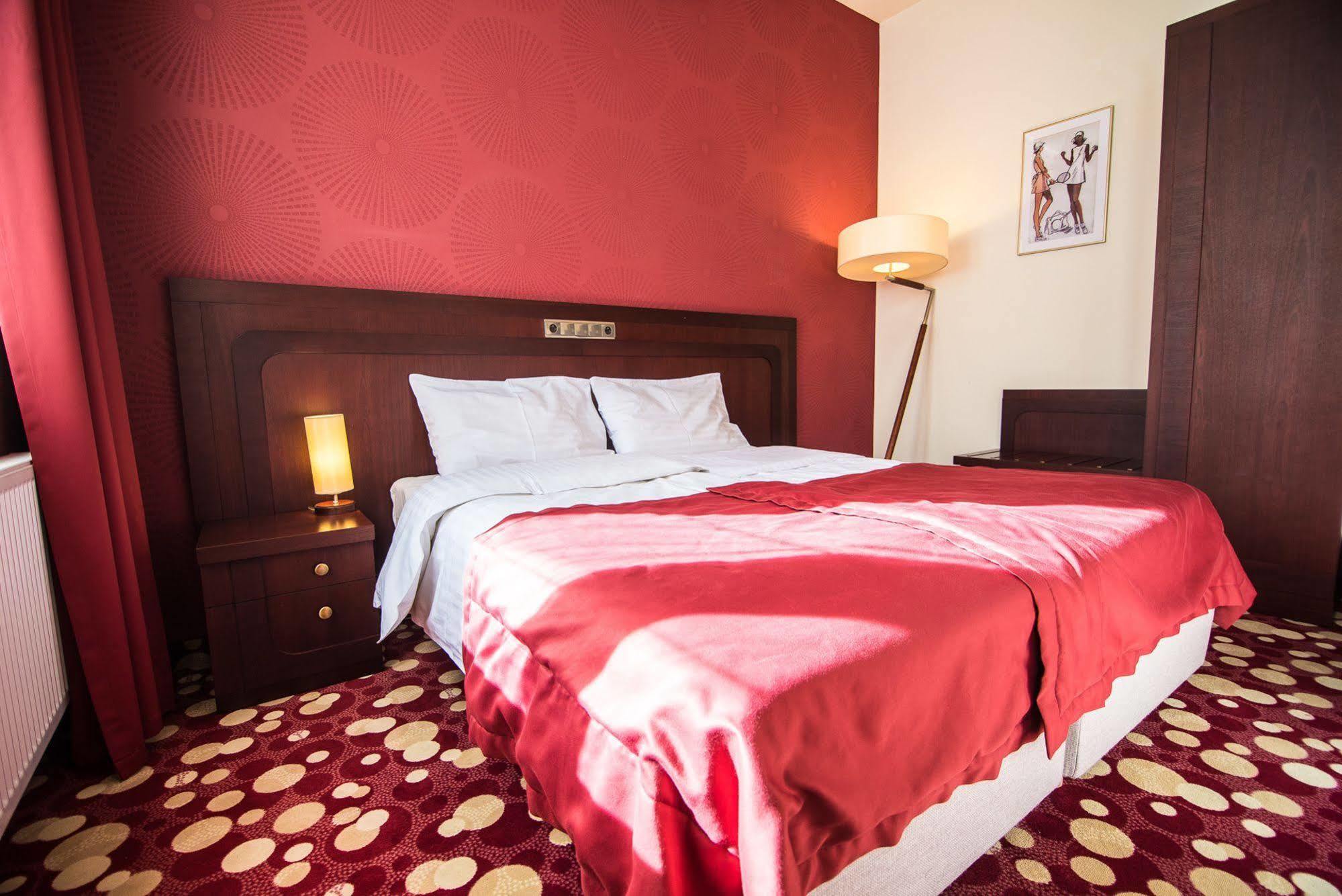 Hotel Rodan كورنيك المظهر الخارجي الصورة