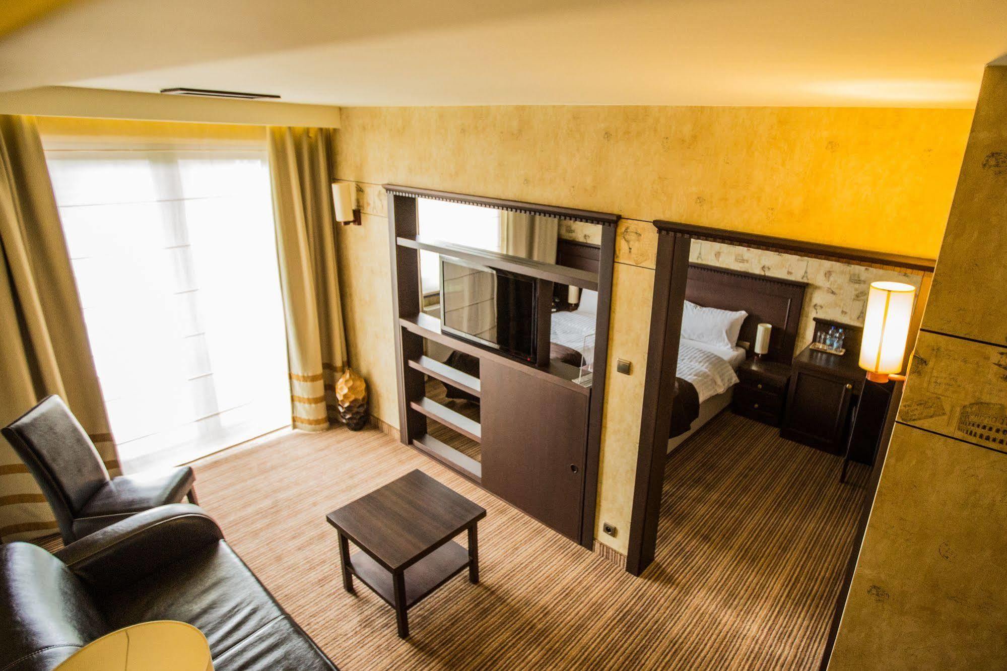 Hotel Rodan كورنيك المظهر الخارجي الصورة
